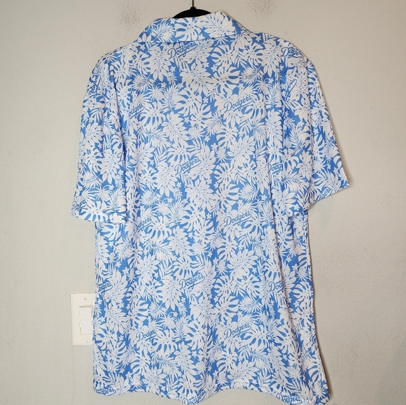 LA Dodgers Hawaiian Print Sort Sleeve Button Up Shirt Blue White Size Medium - Picture 5 of 16